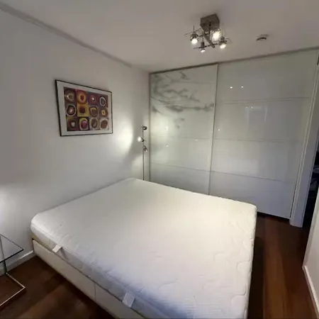 Apartman Quiet Retreat With Balcony In The Centre Of München