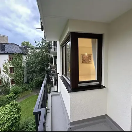 Quiet Retreat With Balcony In The Centre Of * München